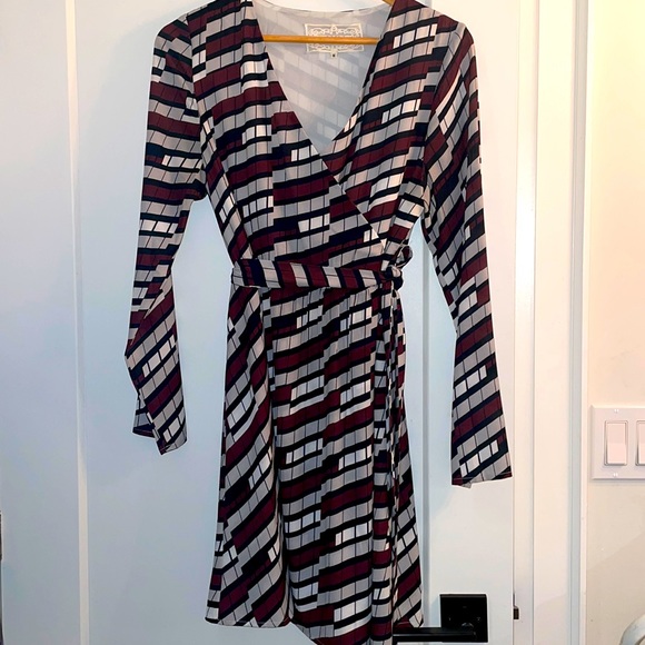 Patterned wrap dress. Layered, flowy, and luxurious. - Picture 3 of 6